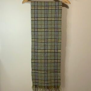 Burberry Green and Grey Nova Check Scarf in 100% Lambswool (70in X 11.5in)